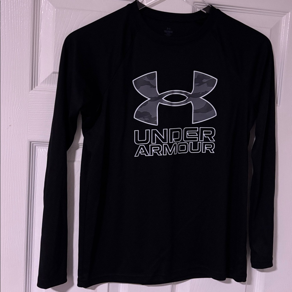Under Armour Black Long Sleeve with Logo.. Sz Medium., NWOT